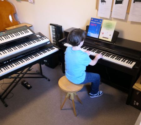 Hra na elektronické klávesové nástroje (EKN)